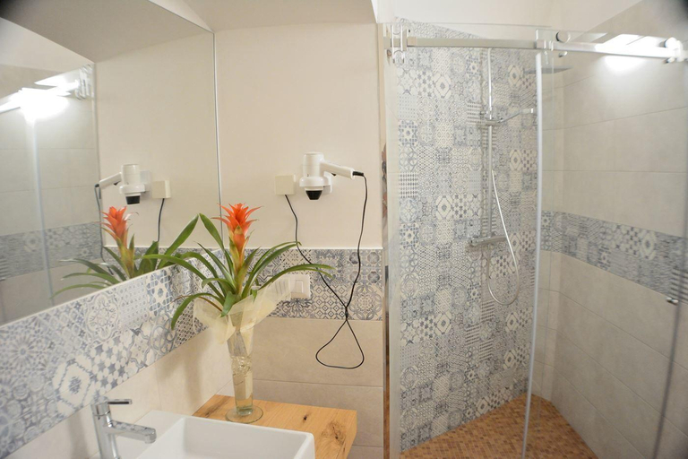 Bathroom 2, B&B Fontana La Stella, Bari