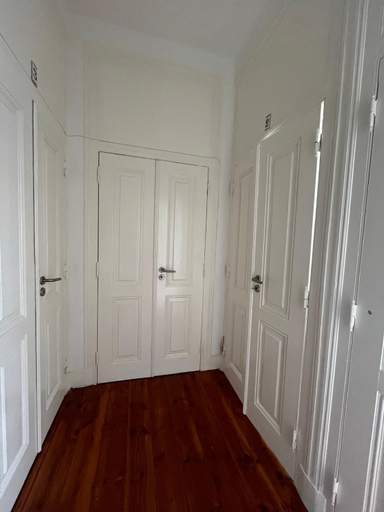 Others 4, Quarto no Apartamento Pombal Lisboa, Lisbon