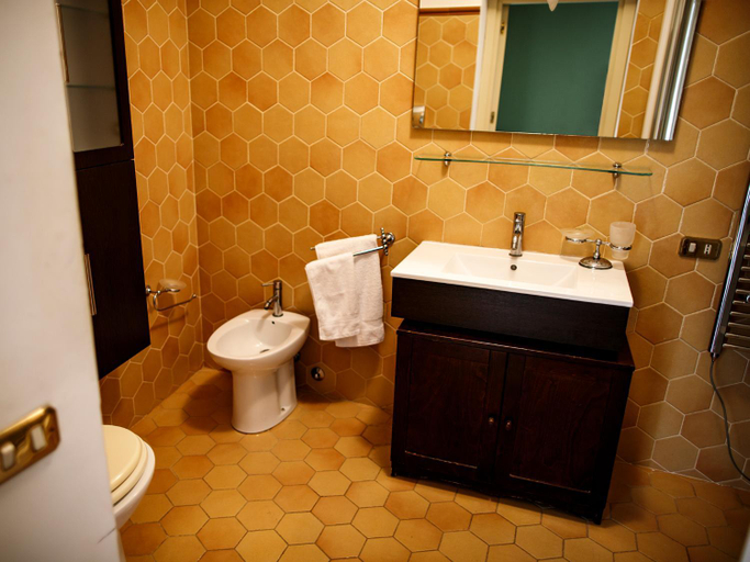 Bathroom 2, B&B Principe Augusta, Syracuse
