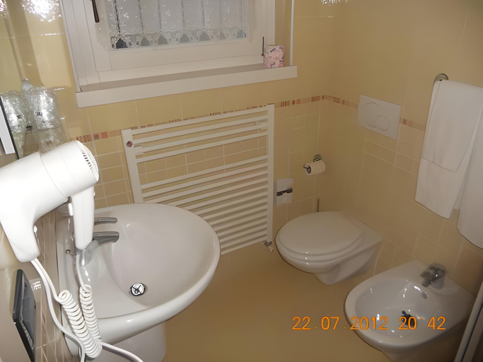 Bathroom 3, Garni La Genziana, Brescia