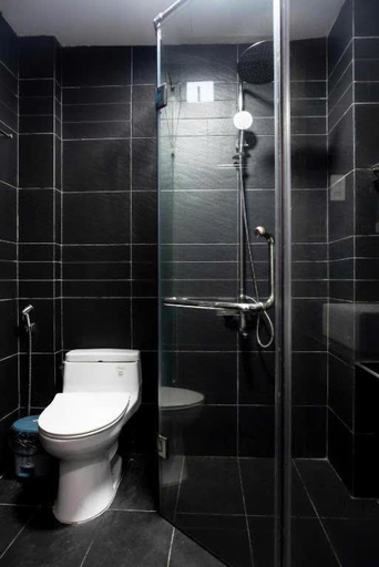 Bathroom, The Light Apartment, Da Nang