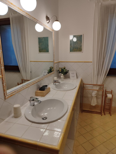Bathroom 1, Etnante, Catania