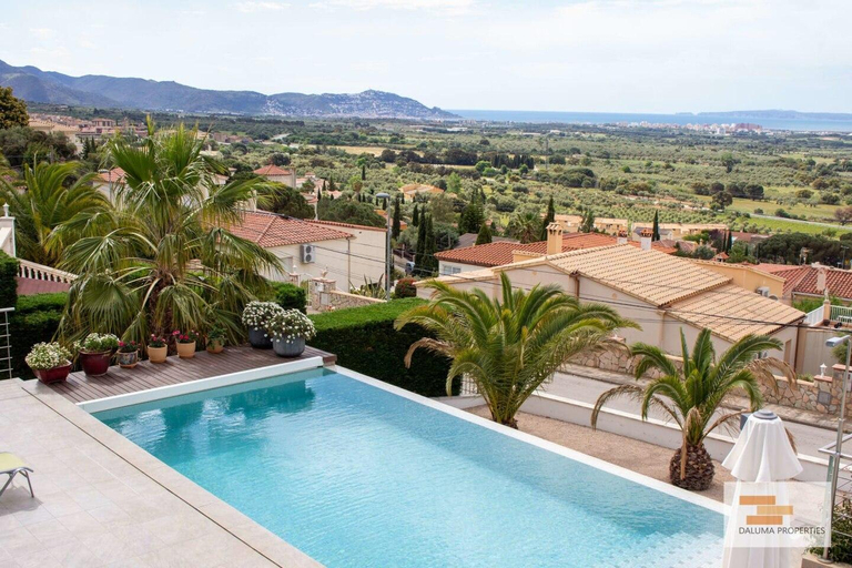 Sport & Beauty 3, Luxury Villa with Jacuzzi - Costa Brava, Girona