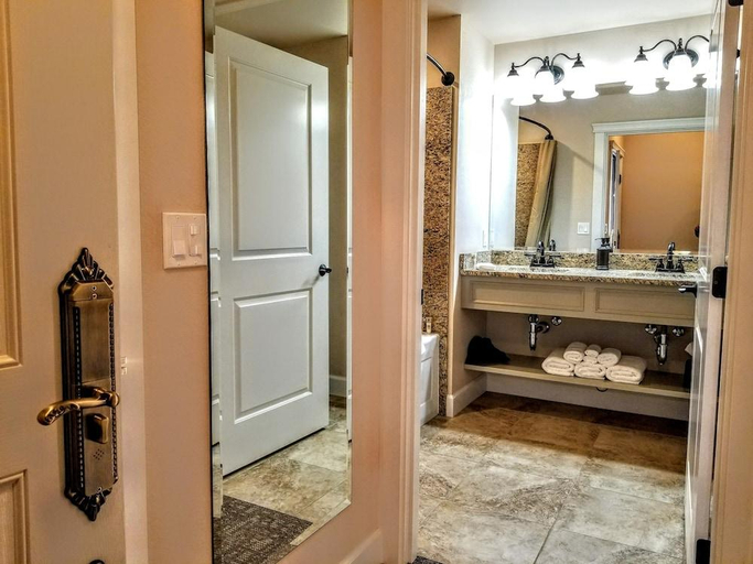 Bathroom 3, Resort at Eagle Point Golf Club Lodging, Jackson
