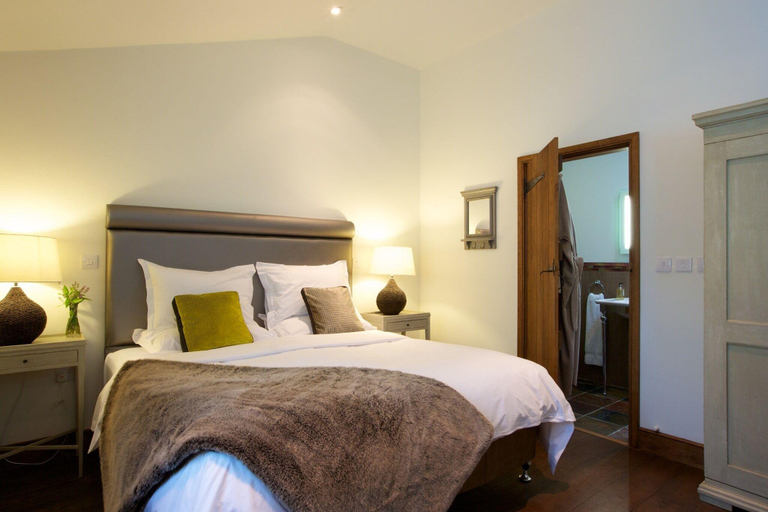Bedroom 2, Eckington Manor, Worcestershire