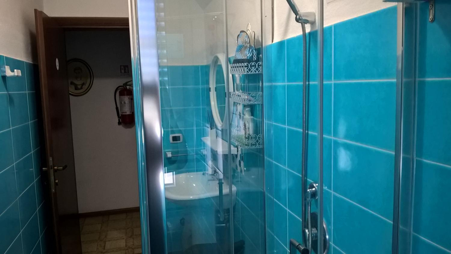 Bathroom 3, Da Tore, Nuoro