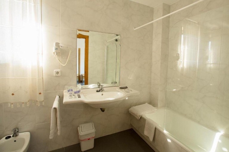 Bathroom 4, Hotel Brisa da Lanzada, Pontevedra