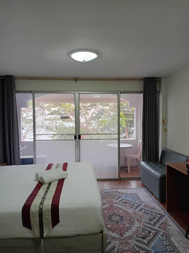 Bedroom 2, Beachfront Hotel Cha Am, Cha-Am