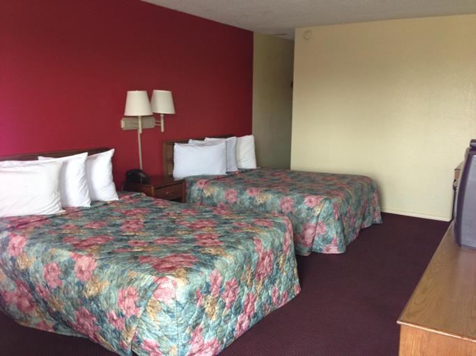 Bedroom 3, Super 7 Inn-Siloam Springs, Benton