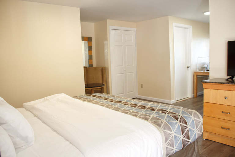 Room 3, Rodeway Inn, Berkshire