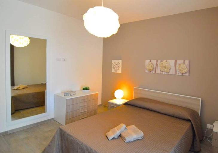 Room 1, Yachting Apartments - Cozy Apartments Overlooking, Syracuse