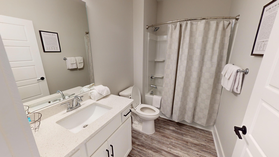 Interior 4, Crow Creek 1706, Brunswick