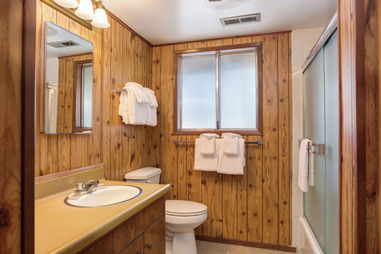 Bathroom 3, Bird's Eye View, Mariposa