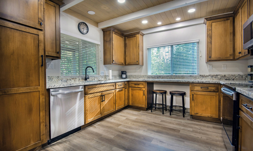 Private kitchen, Hilltop Haven, Mariposa