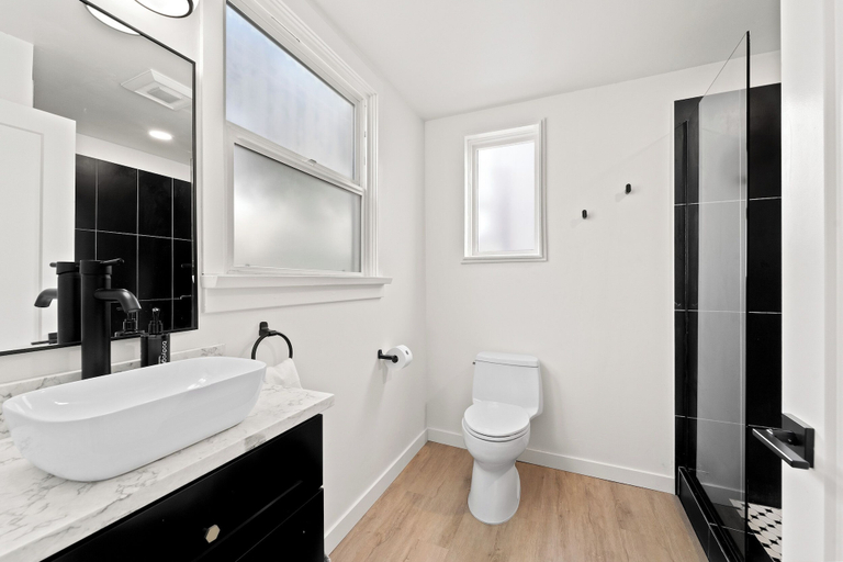 Bathroom 4, Hotel Zindel, San Diego