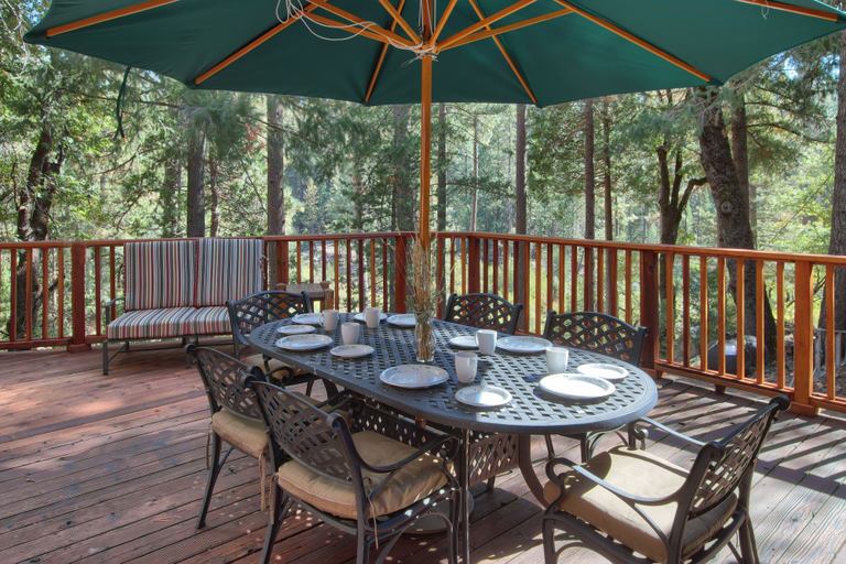 Others 4, Black Oak Lodge, Mariposa