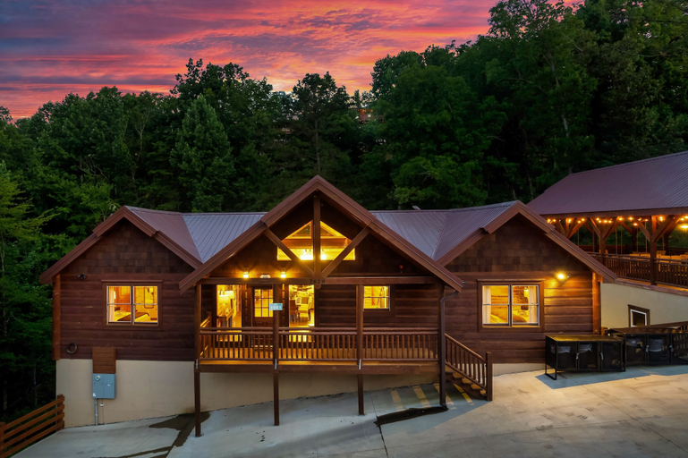 Exterior 5, Big Chief Lodge, Sevier