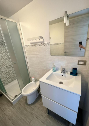 Bathroom 3, Blue Sky House, Messina