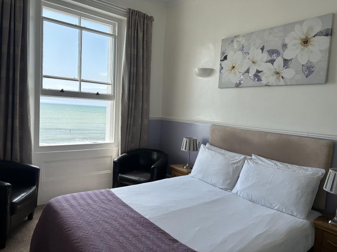 Bedroom, Lindum Hotel, East Sussex