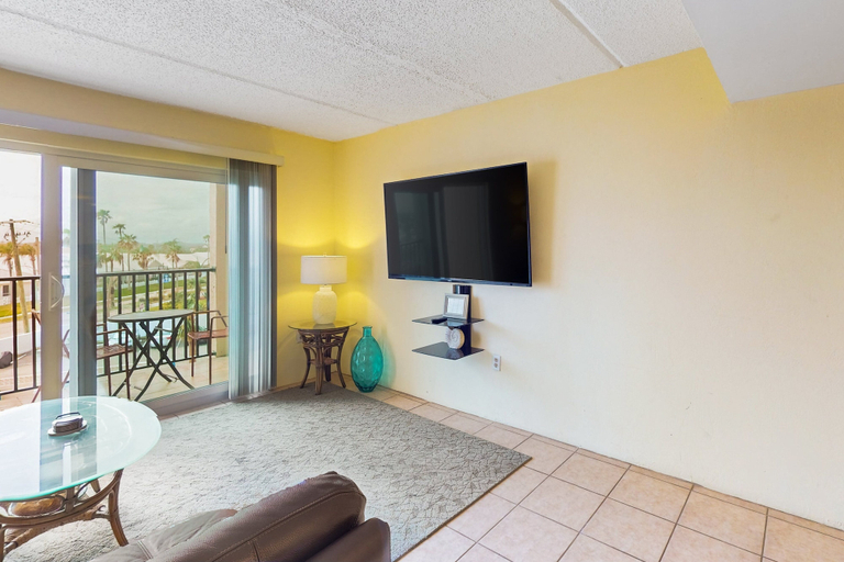 Living area 2, Daytona Beach, Volusia