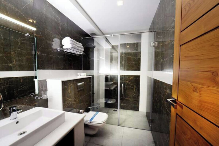 Bathroom 4, Hotel Mahis Gateway, Coimbatore