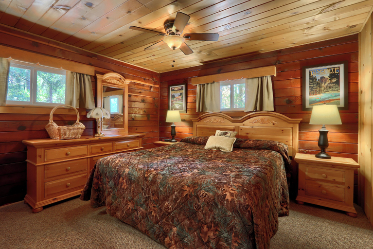 Bedroom 2, Bradley's Cabin, Mariposa