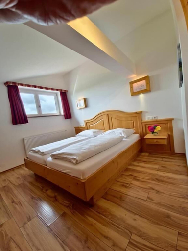 Room 2, Landgasthof Entenwirt, Braunau am Inn