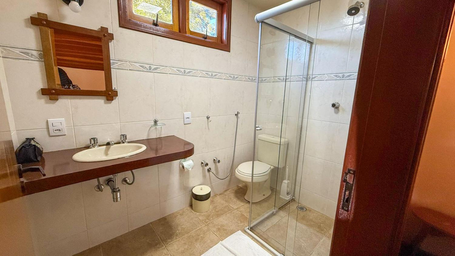 Bathroom, Chales Bela Vista, Camanducaia