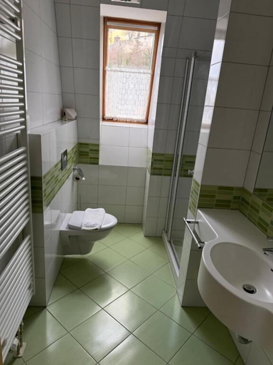 Bathroom 4, Hotel Zur Alten Schule, Neunkirchen