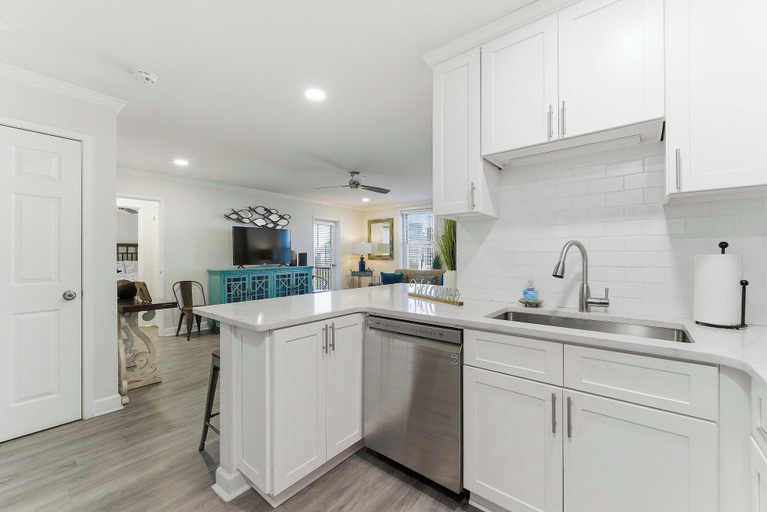 Private kitchen 5, Downtown Delight For 4, Atlanta