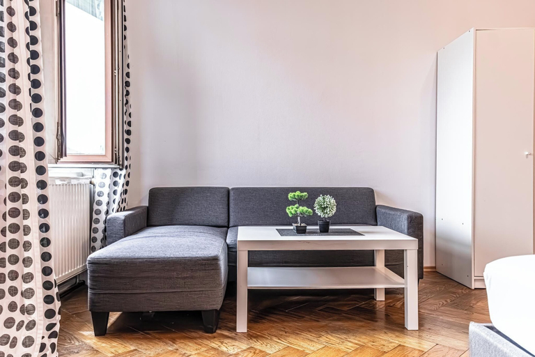 Living area, Chic 1BR Apartment Near AKH Center, Wien