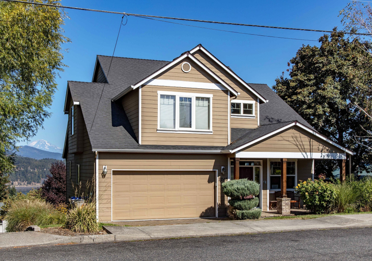 Exterior 2, West Sail *30 Day Minimum 5 Bedroom Home by RedAwning, Hood River