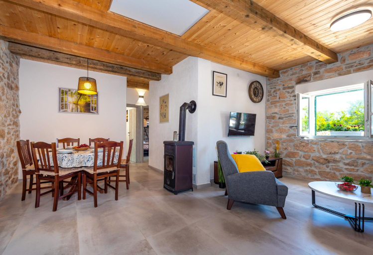Facilities 3, Villa Lea&Robi, Unešić