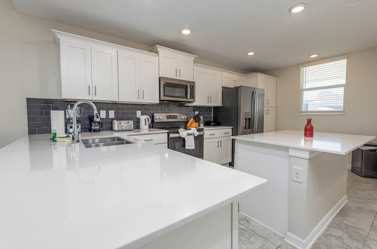 Interior 2, Comfortable 2BR Condo w/ Lake Views, Osceola