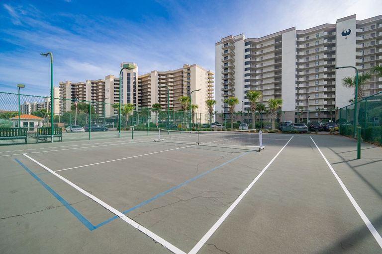 Sport court 5, Phoenix Vi 61408 3 Bedroom Condo, Baldwin