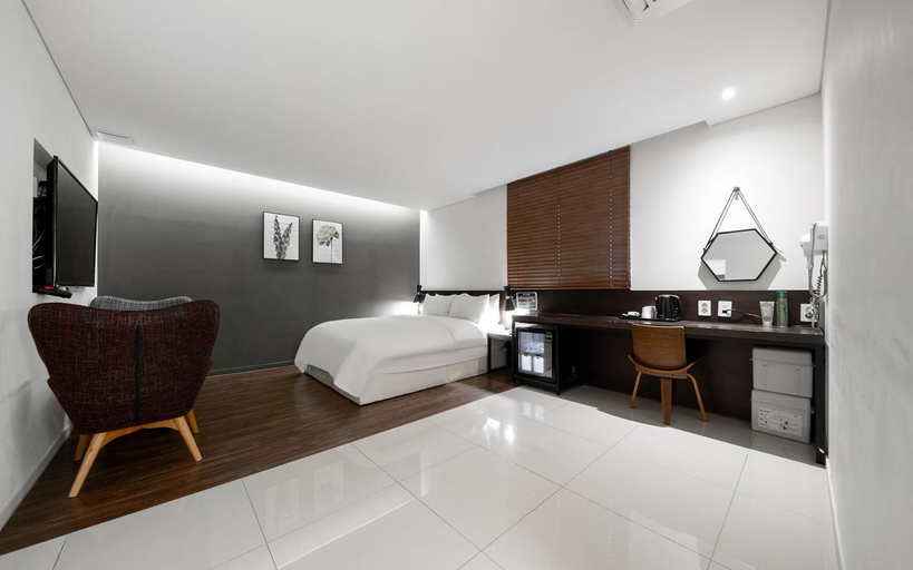 Bedroom 3, Suwon Saint Hotel, Suwon