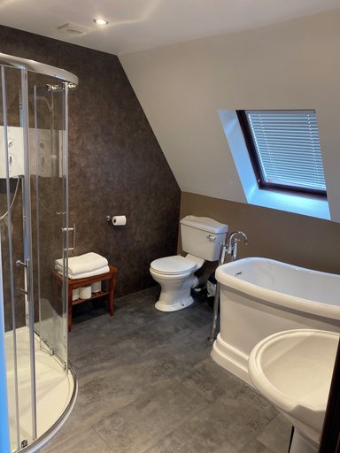 Bathroom 4, Lochview Guest House, Highland