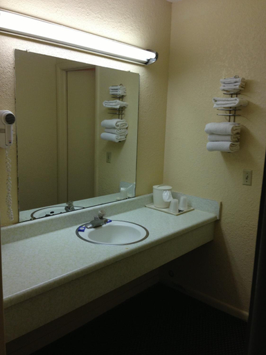 Bathroom 4, Super 7 Inn-Siloam Springs, Benton
