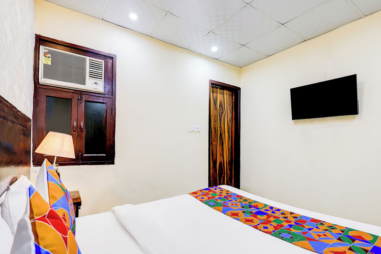Room 3, Fabhotel The Galaxy, Faridabad