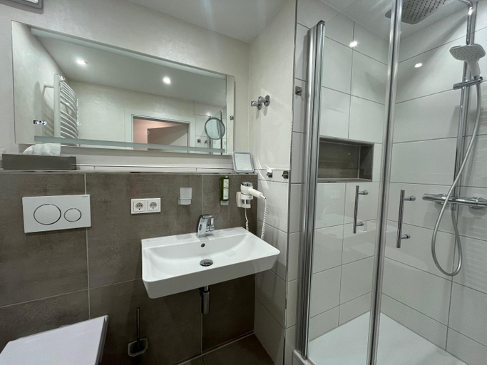 Bathroom 2, Hotel Pension Haus Talblick Edersee, Waldeck-Frankenberg