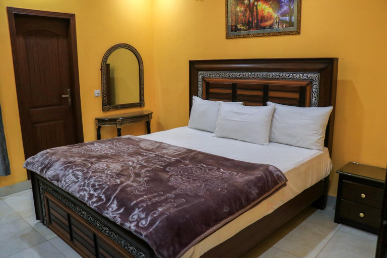 Bedroom, Makkah Tower Hotel, Lahore