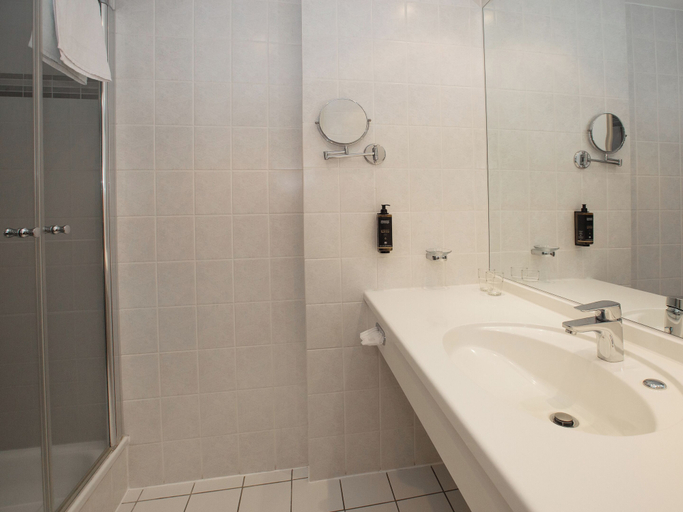Bathroom 2, DORMERO Hotel Crailsheim, Schwäbisch Hall