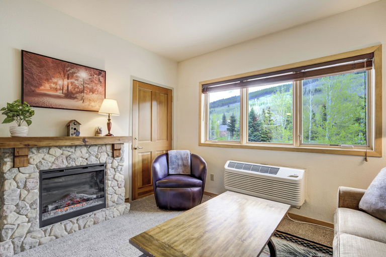 Interior 4, #5072 Keystone, Summit