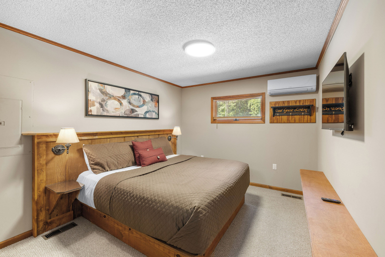 Interior 2, Cool Goose Landing Private Dock Large Deck Game Room 61, Trigg