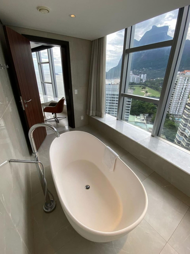 Room 5, Oceanfront B2B, Rio de Janeiro