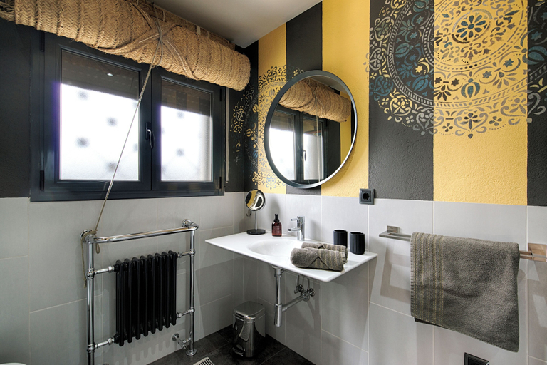 Bathroom 3, Casa de l'Albada, Girona