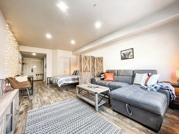 Interior 5, #5075 Keystone, Summit