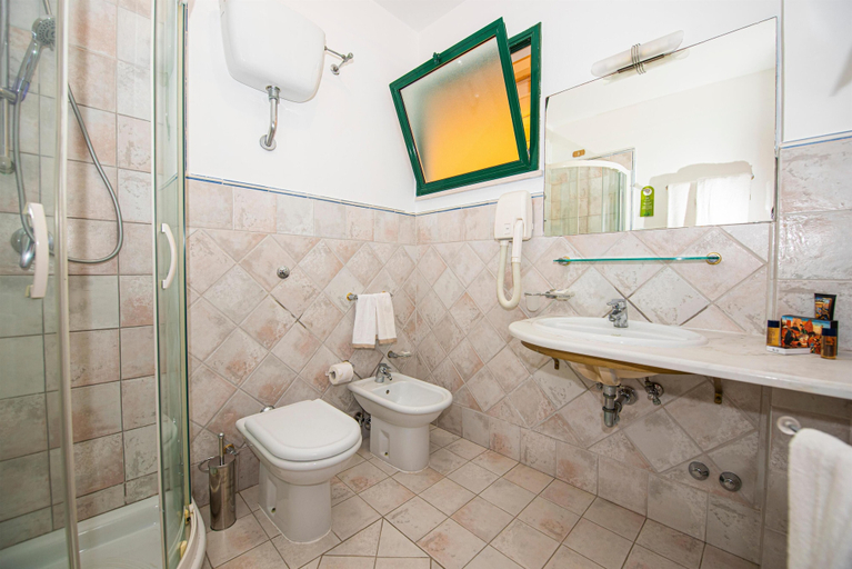 Bathroom 5, Baia Taormina - CDSHotels, Messina