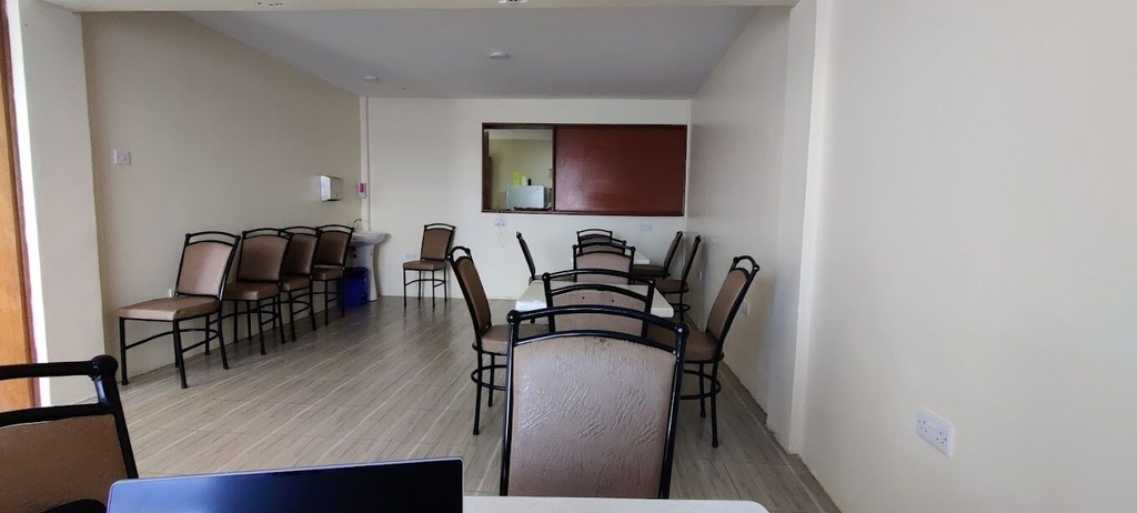 Restaurant 3, Miriam Inn Chaka, Kieni