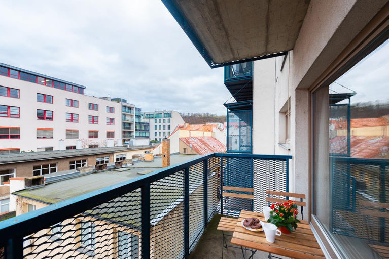 4, 2-3BR Apartments with Balcony I Metro I Karlin, Praha 7